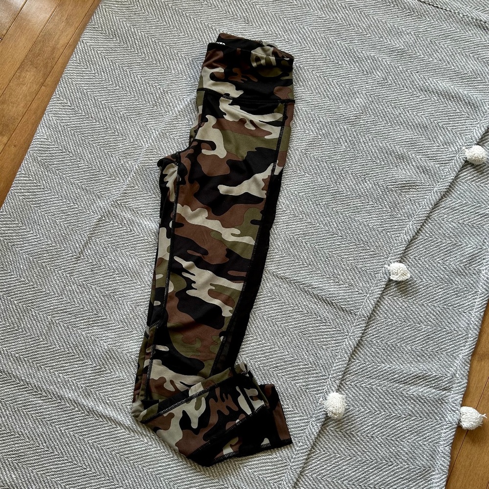 Sommer Ray ⎮ Camo legging